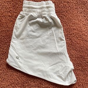 Lululemon Hotty Hot High-Rise Short 4”